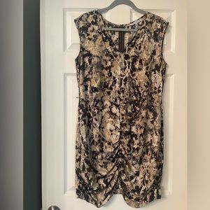 Really cute dress with gray, cream and gray undertones.